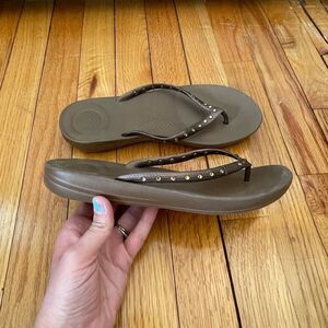 FitFlop Iqushion  Flip Flop Sandals Women's brown rhinestones  US 8